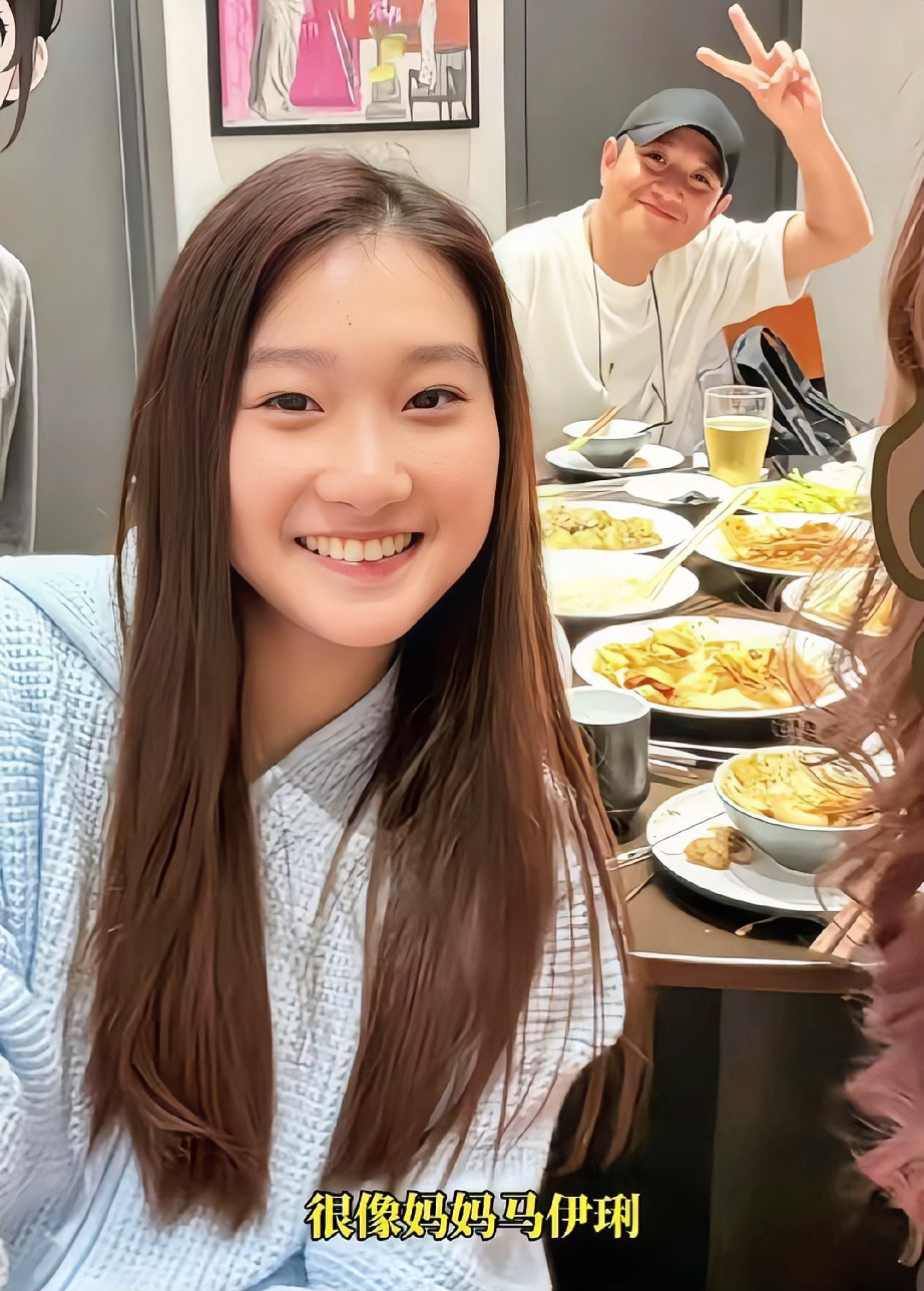 看完马伊琍17岁大女儿支持文章新饭店的新闻，我终于发现了一个事实。原来大多数
