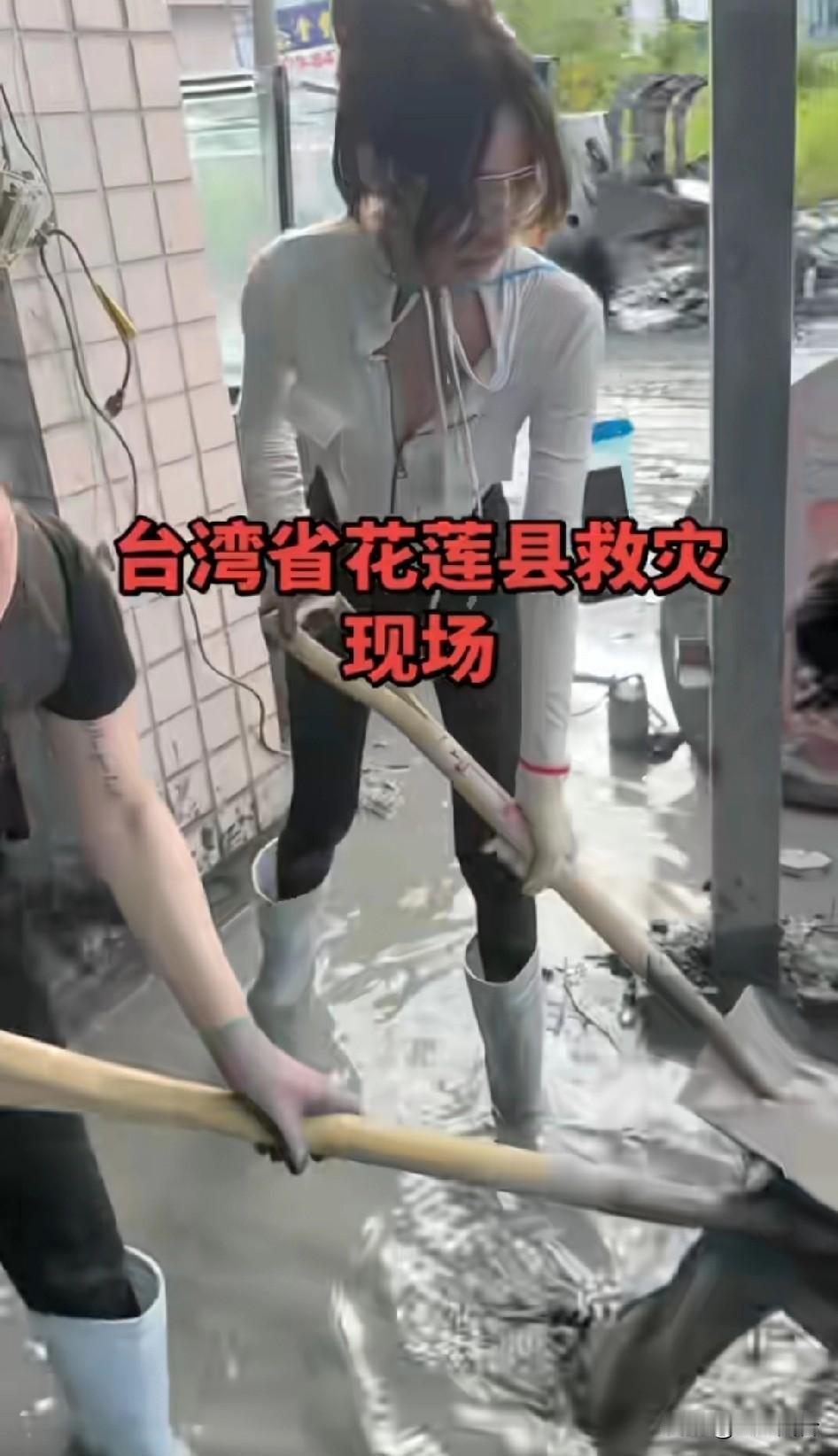 台湾瘦的跟难民似的姑娘们都在抢险，一边疯狂输出:就穿舒服的衣服怎么了，这已经是