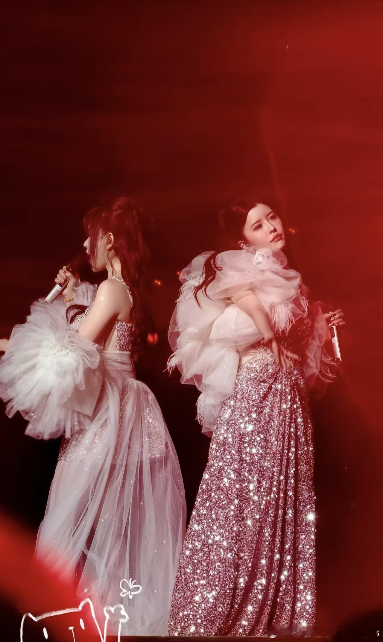 BY2回应舞台服装争议by2主打一个听劝南京站的服装肉眼可见变好看啦！粉丝提意