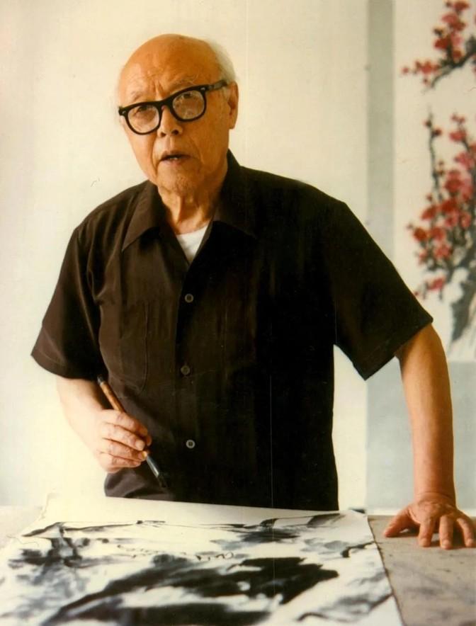 1939年，齐白石的弟子李苦禅了解到共产党缺少经费，他一口气画了100个扇面，筹