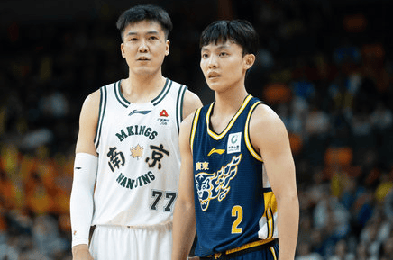 媒体人: 广东只有徐杰能组织, 胡明轩和小外援都不是持球人