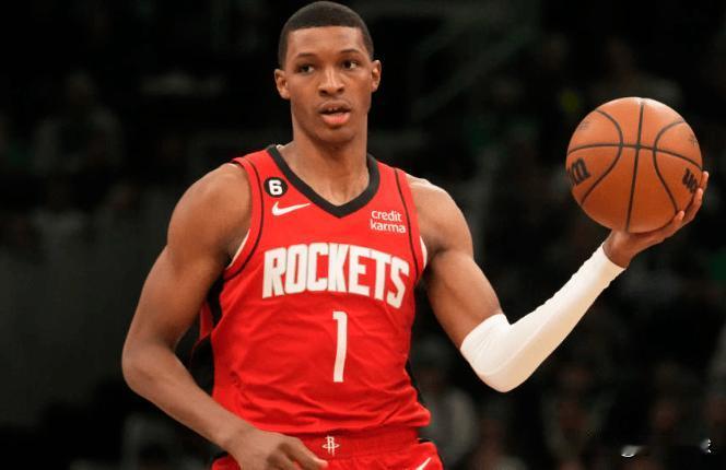 小贾巴里有5个不好的打球习惯，制约了他的进一步成长，他也是目前火箭年轻人当中涨球