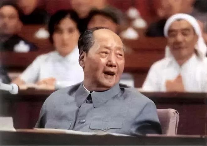 广大人民群众纪念毛主席，不仅仅是对毛主席个人表达敬仰和怀念之情，还是对毛主席亲手