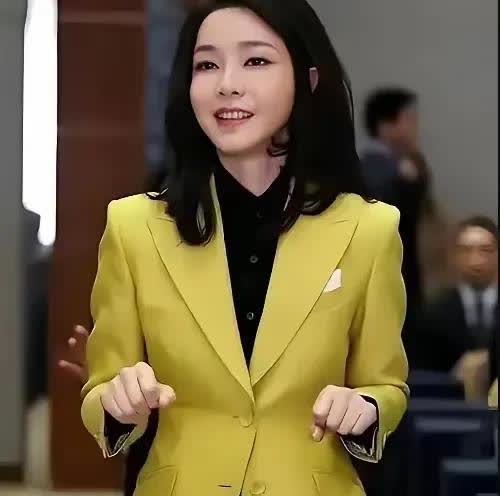 韩国前第一夫人金建希最近被曝出大瓜，这姐们现在混得是真惨。想当初她老公尹锡悦当总
