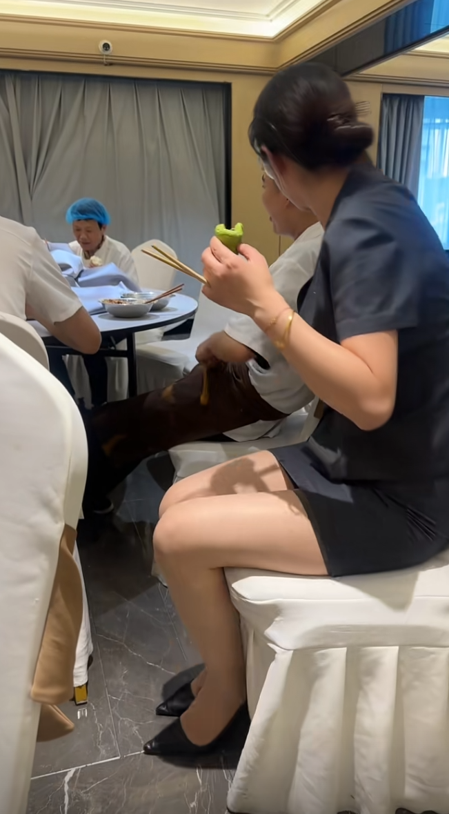他跑她追，能喜死[哭笑不得][哭笑不得][哭笑不得]