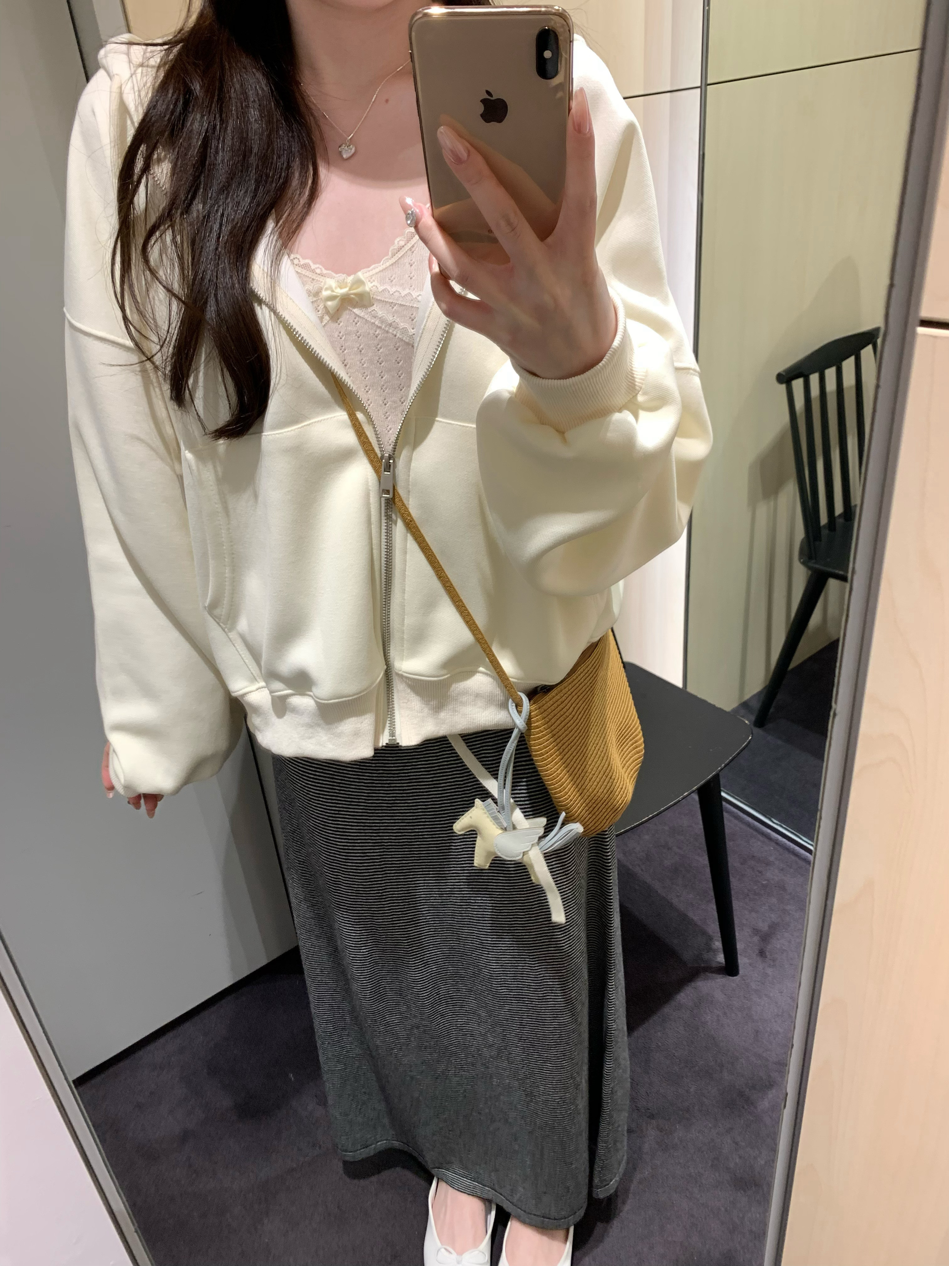 外套好乖呀～这套我可以发无数张live……​​​