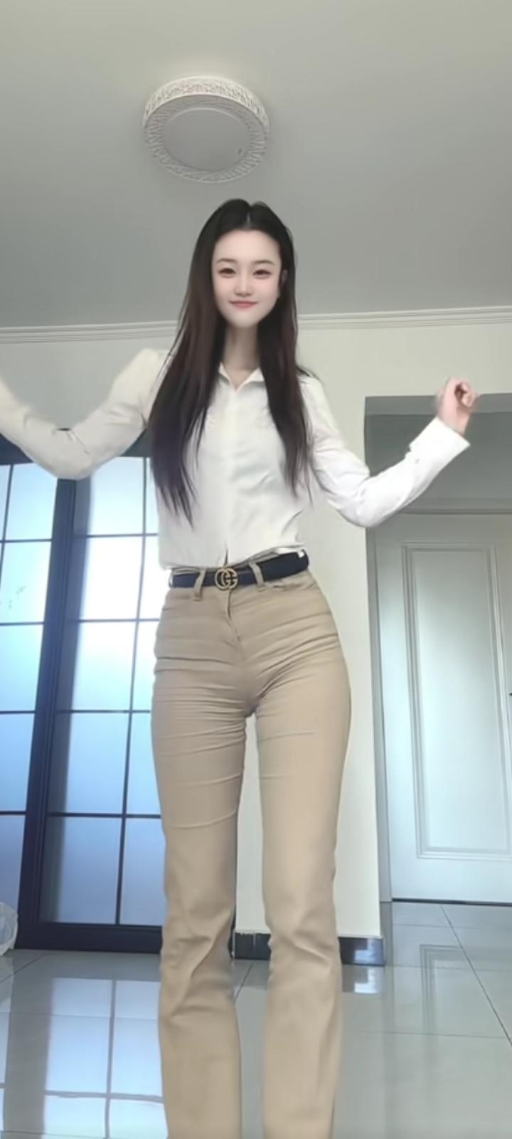 爱不是一时的热度，是长久的坚持，是无论顺境逆境，都始终不离不弃。