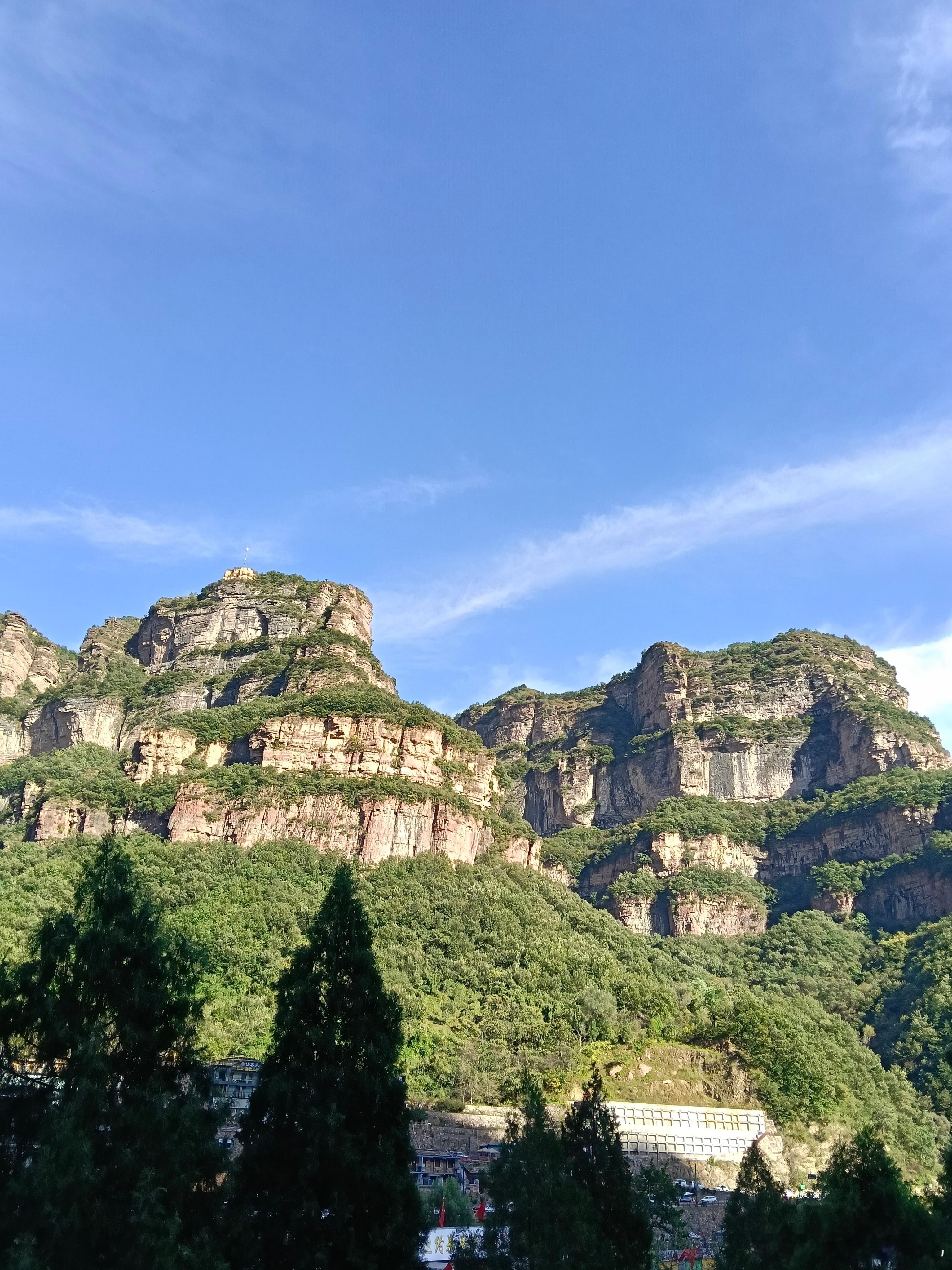 #墨语微澜#何以解忧，唯有山水，绵延八百里，巍巍太行山。有些美景只能身临其境的感受，镜头的捕捉总是抵