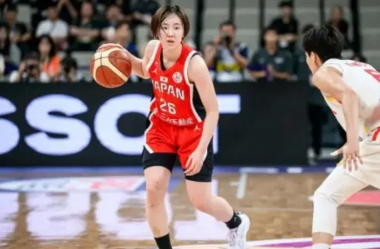 田中心，打败中国女篮第一人，单节21分，李缘连人家影子都够不着万万没想到，田中