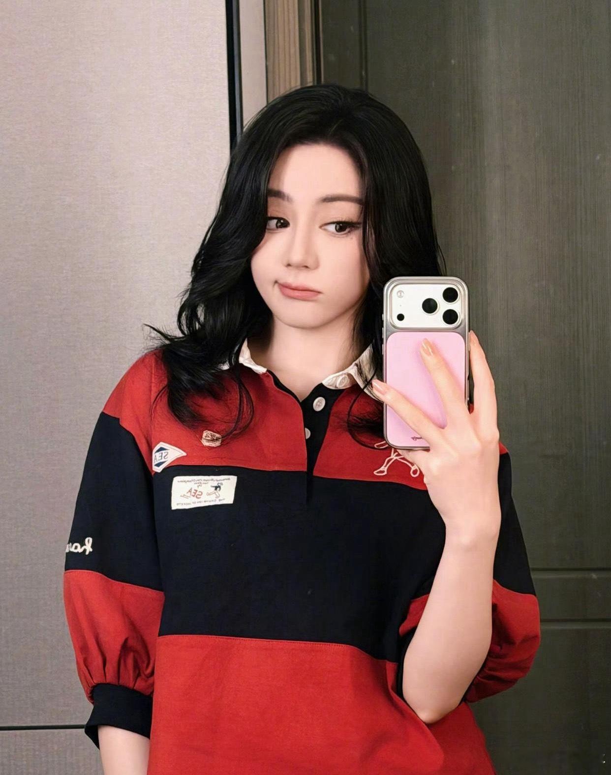 1.白鹿和罗云熙他俩都认识这么多年了，一直都是朋友关系的，彼此也根本不来电。2.