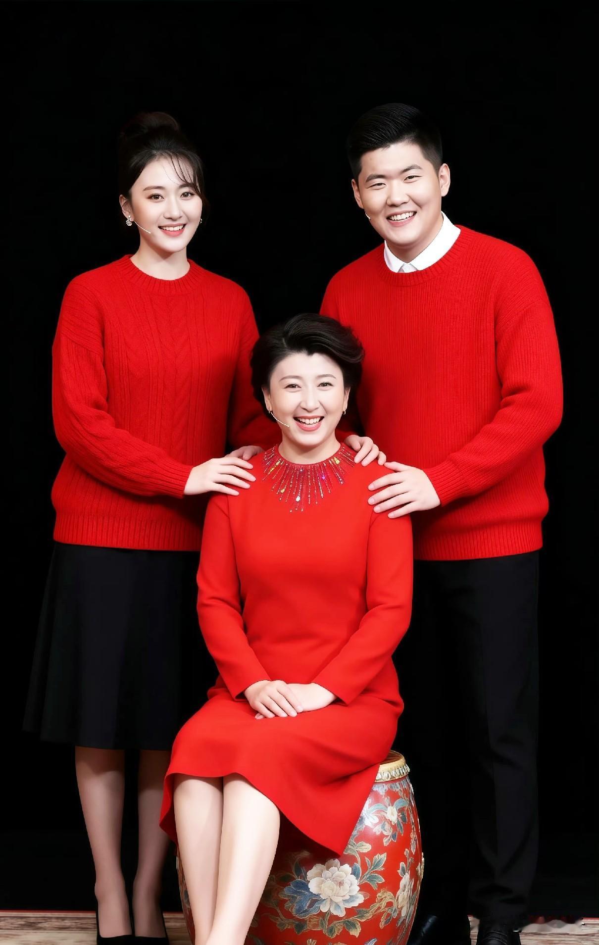 闫学晶与儿子一起道歉！[捂脸哭]闫学晶彻底塌房了，账号被封，代言被取消，儿子学历