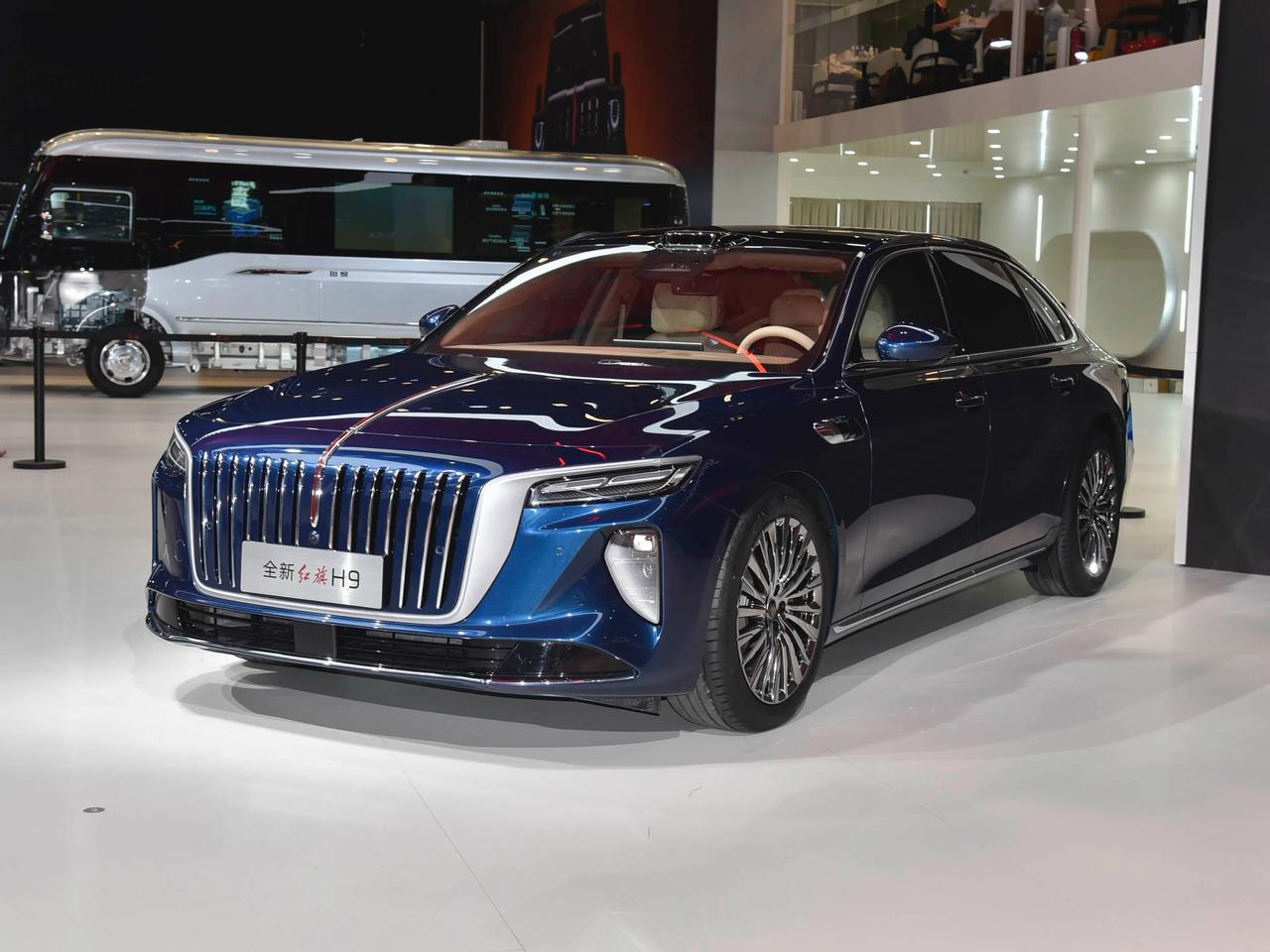 今年的北京车展，红旗展台一直人头攒动，大家都很给面子，因为全场最有分量的国产豪华