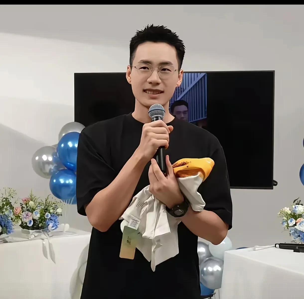 顿顿离职东方甄选，去路很明显！顿顿在2月份的时候，曾去智利以及南极游玩，拍了很