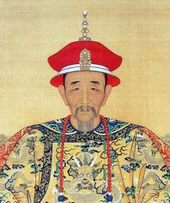 4岁的康熙问济世：“朕如果参加科考，能名列三甲吗？”济世摇摇头说：“皇上只能考个