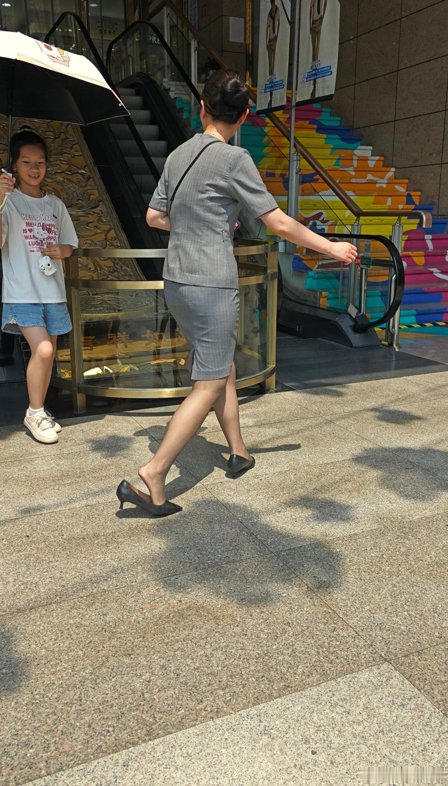 漂亮柜姐职业装穿搭​​​