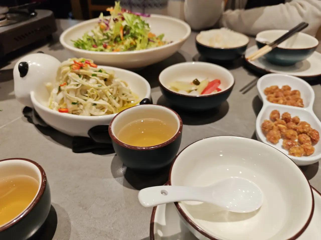 8月份和家人来到成都，成都是一个让人感到舒适的地方，生活节奏没有杭州那么紧张，而