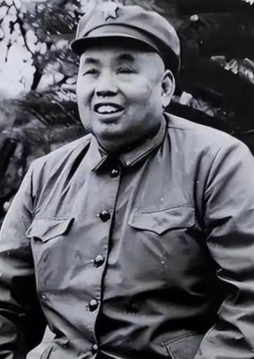 1955年，前上海市公安局局长扬帆被正式逮捕，消息传到南京军区，许世友抬手拍了下