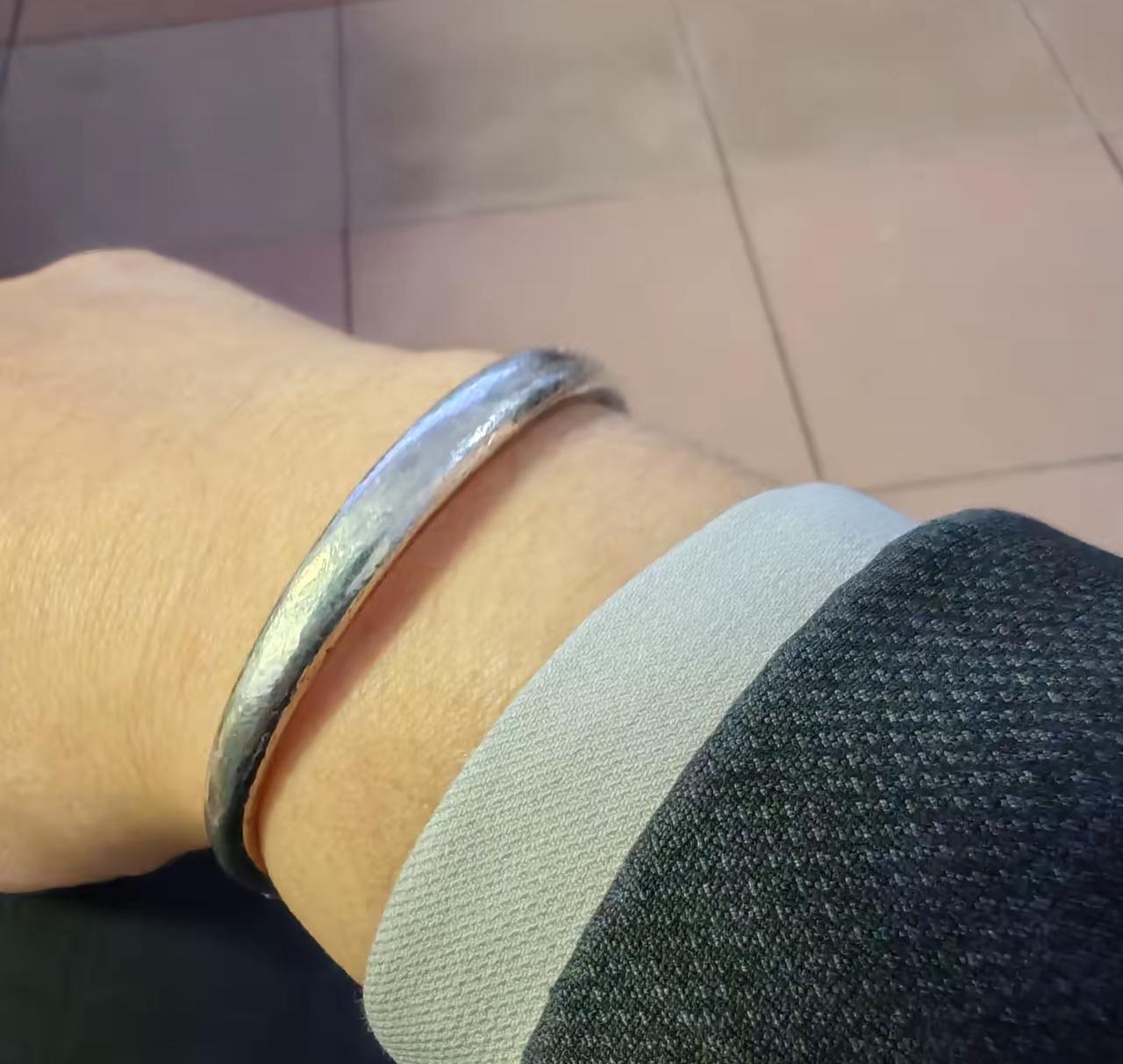 奉劝大家现在的金价那么贵，守好自己的财物！这话可不是危言耸听，是真金白