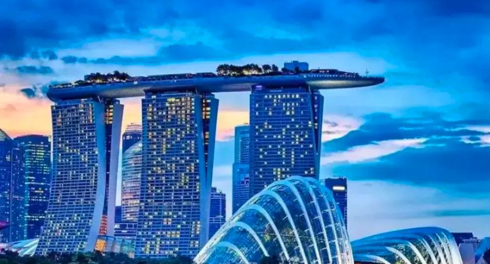 深圳不再对标香港，而是超越新加坡。2014年，深圳GDP，1.68万亿元。2