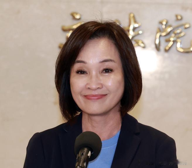 郑丽文访陆还没有回到台湾，大陆十项惠民政策就先到了。一看有好处，岛内蓝营都是一脸