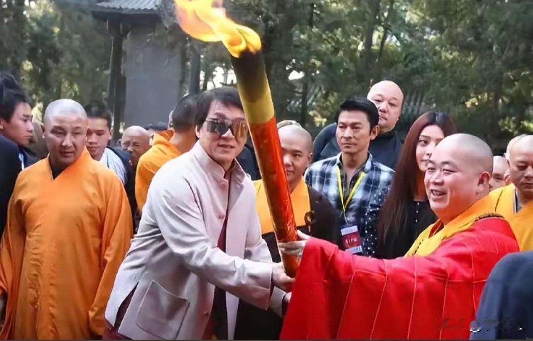 虽然释永信进去了，但是他这辈子也值了。很多明星都拜访过他，和他一块吃过饭。王宝强