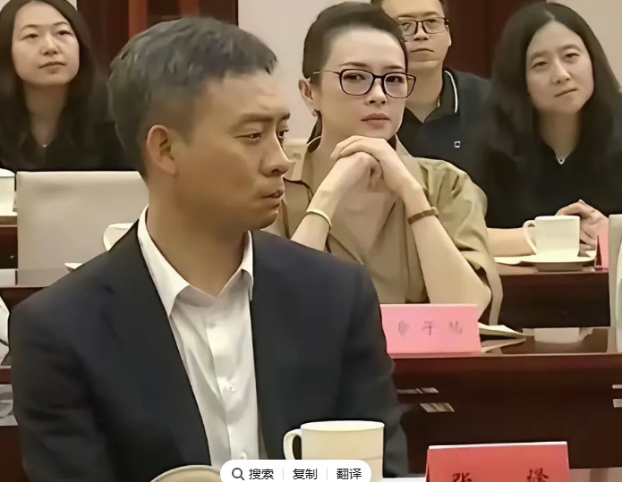 章子怡惊人一瞥，难道张译发言说错话了！我们社会讲究论资排辈，章子怡这样的咖位
