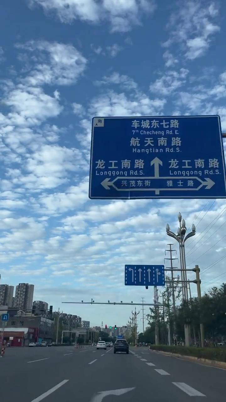 油车现在对零零后来说就是老古董了，可以说是无人问津，只有35岁以上的人还在坚持。