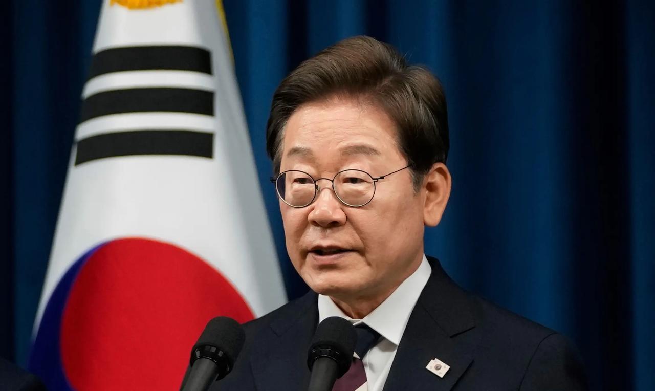 第一个公然拒绝93阅兵的总统，李在明通告全球，韩国降格对待中国在中国为纪念抗战