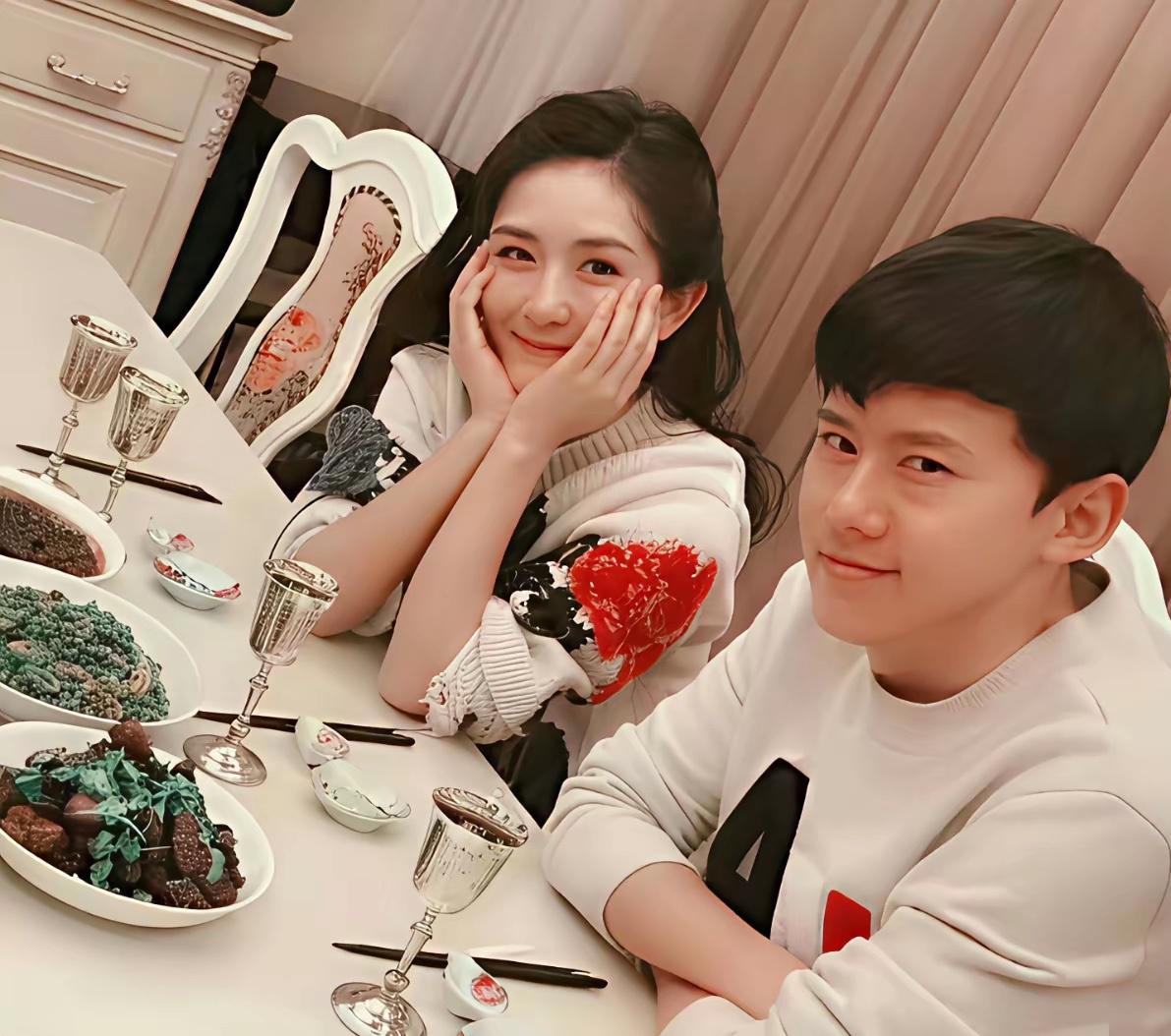 谢娜刘烨2006年底分手，刘烨说那年“想去跳湖”。张杰段曦2007年才正式分手