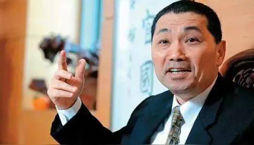 侯友宜还倚老卖老，还有脸批评郑丽文，批评郑丽文为了参选国民党党主席提出的两岸政策