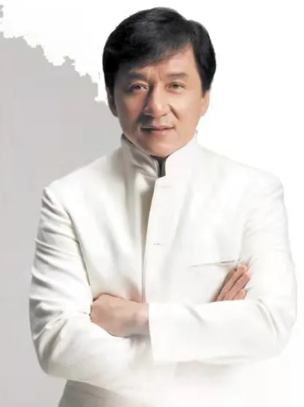 2012年，史泰龙打电话给成龙：“龙弟，帮兄弟个忙，来我的《敢死队》露个脸呗，片