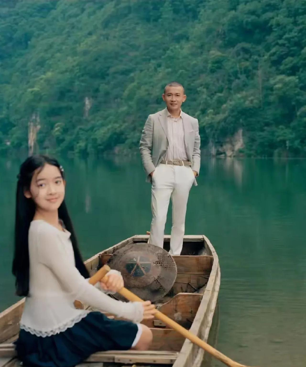 聂远的女儿还挺漂亮，身材比例也好，算是不错的星二代了。#明星脸女儿##聂远#