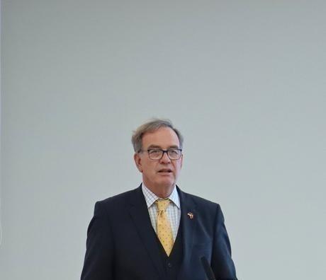 德国：中美打不起来了，因为打了也白打！日前德国教授坦率指出：美国不是害怕中
