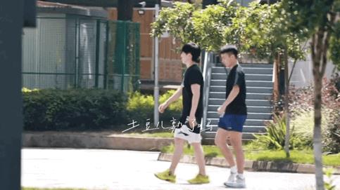 一起去体能训练的王楚钦和小牛，看起来头哥比小牛更壮实。封训预计是8号结束，现在