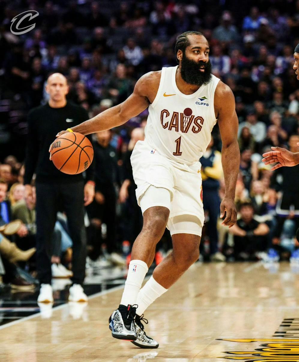 这就是超级巨星的影响力！詹姆斯都自愧不如！自从骑士官宣哈登加盟后，哈登的1号骑