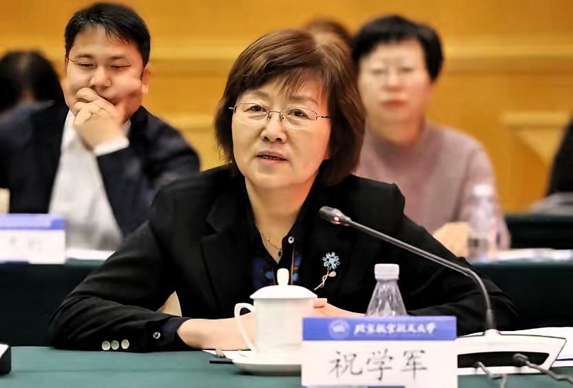 国家在研发东风-17时，发现导弹在飞行中，极易遭到外部干扰，所有人都建议增加反电