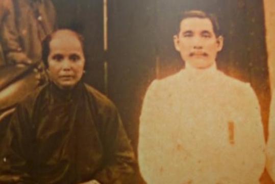 1915年，孙中山给发妻去信：“我爱上了与我志同道合的人，可她不能做妾，只好与你