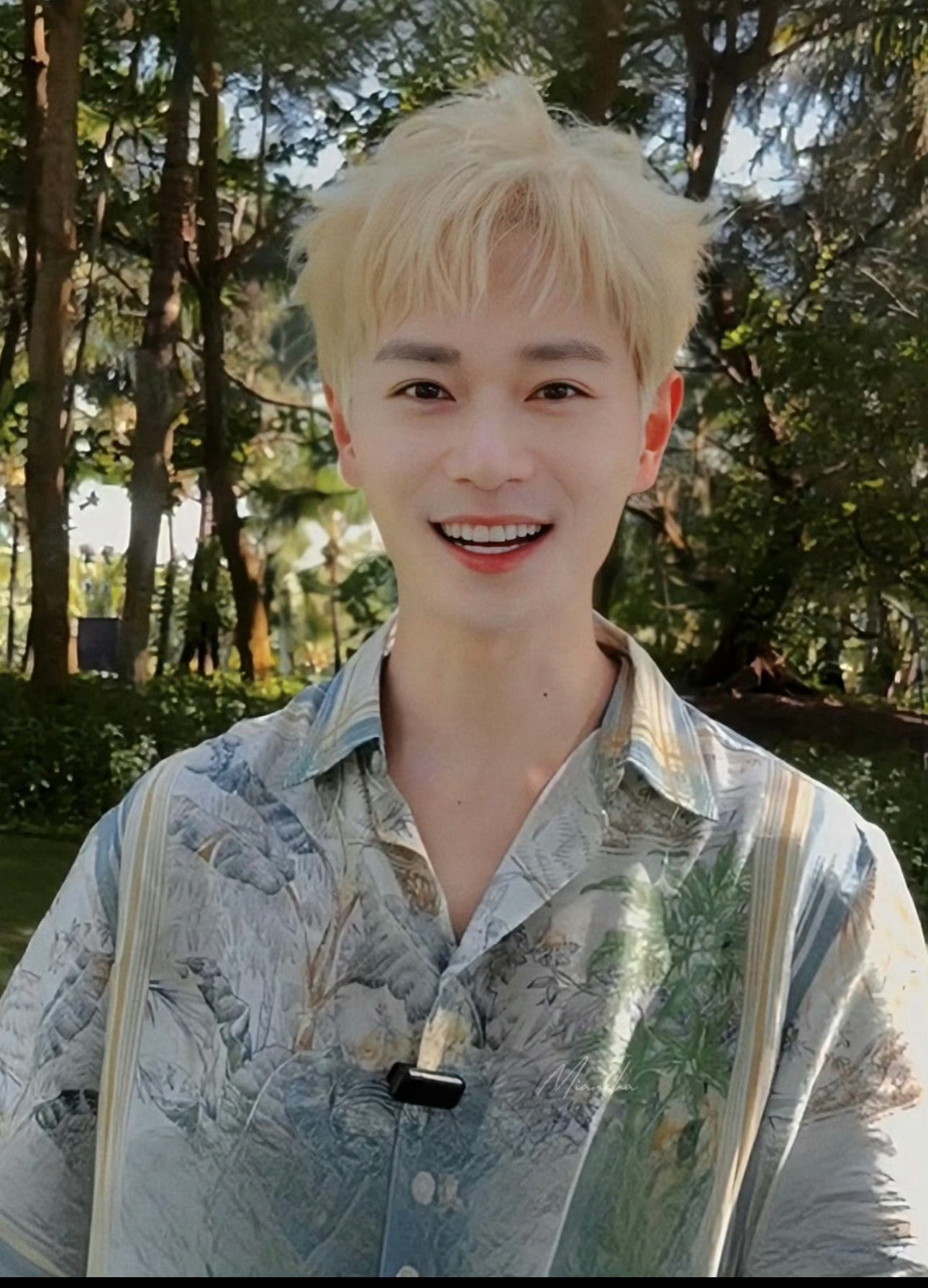 曹骏金发好好看好适合这个发色！！曹骏你太好看了🙌青春男大营业啦～