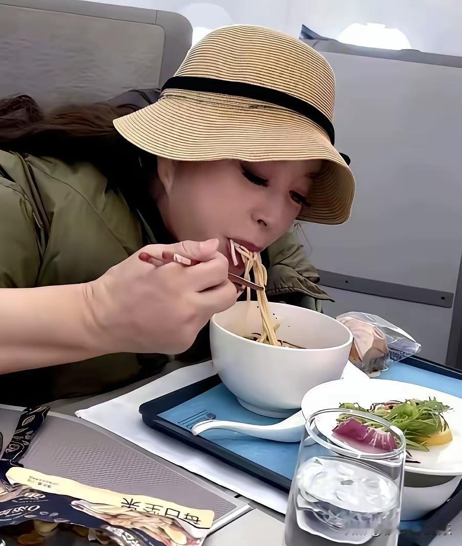 这是刘晓庆在北京的独栋别墅，她天天出去赚钱根本没有空住，都是保姆在住。刘晓庆