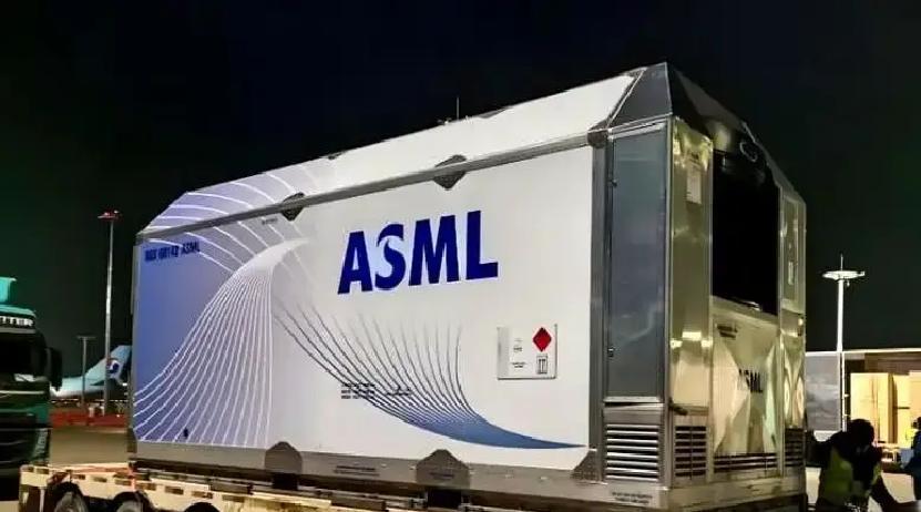 大家坐稳别划走！全球光刻机霸主荷兰ASML扔出重磅消息，已正式和印度塔塔集团