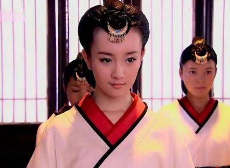 一次，于正想邀请张檬出演自己的新剧《延禧攻略》。可两人一见面，于正就将张檬拉进黑