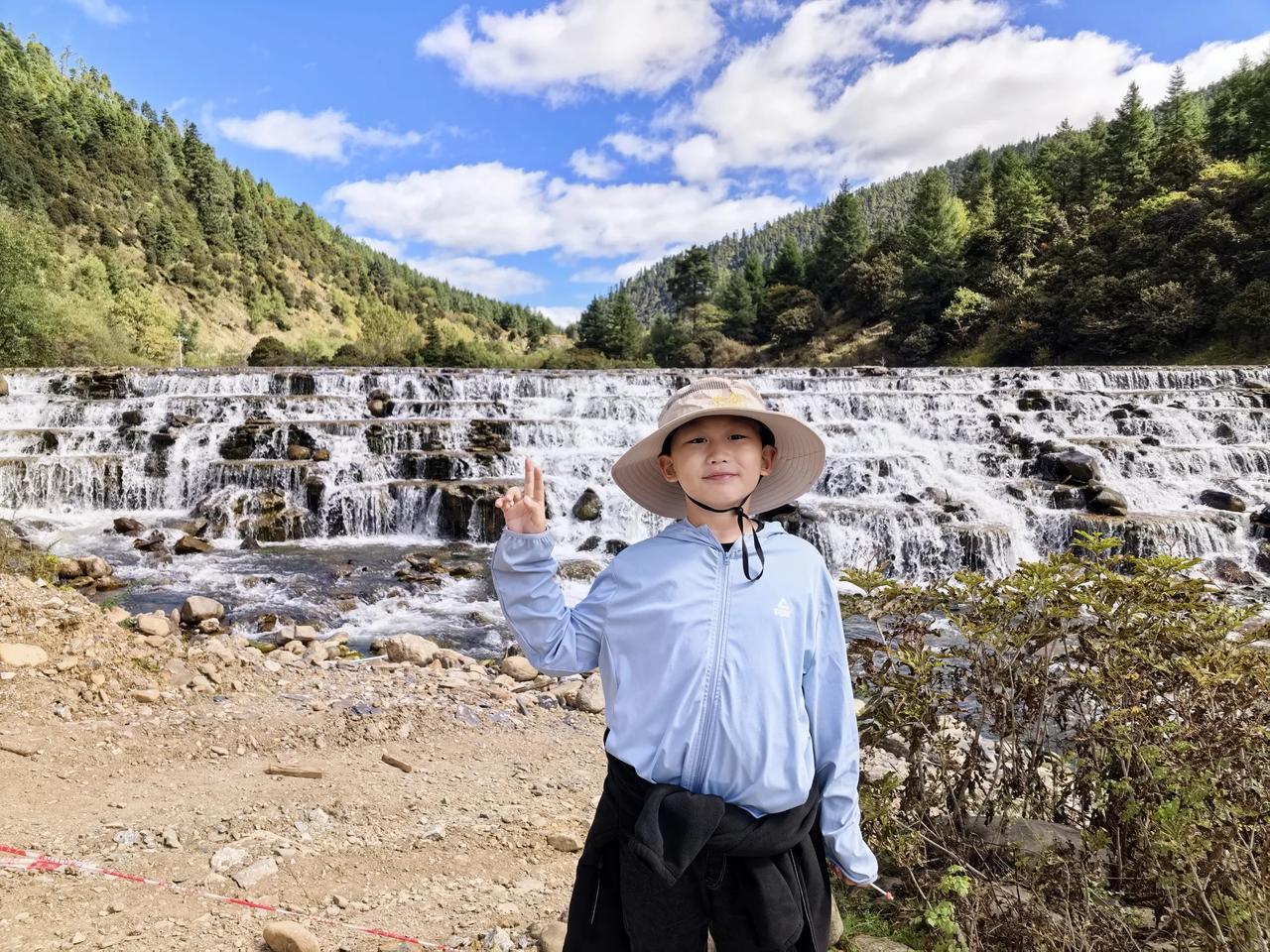 游云南香格里拉（三）咱们接着拍照打卡普达措国家公园。普达措国家公园特别适合拍照
