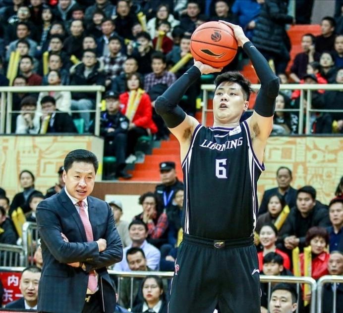 贺天举建言：男篮可学习韩国训练管理，不必盲目赶欧美拉练前CBA球员贺天举，