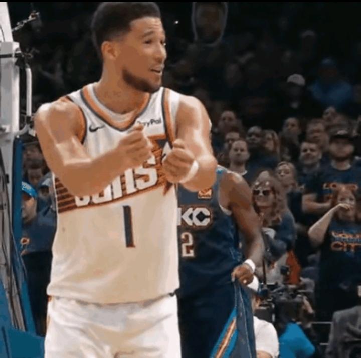 NBA又一个被整疯的人出现了！布克对裁判说，我自绑双手和亚历山大打，这样才不会