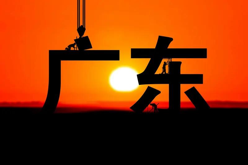 广东每年4月份都进入夏季，广东每年的夏季六个月到七个月。广东的许多地方是秋天、