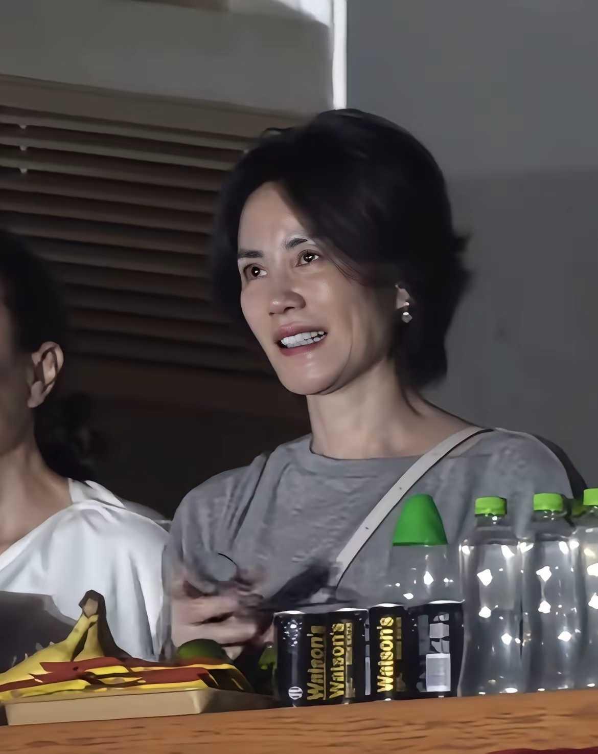 天后在那英演唱会包厢里的真实模样！