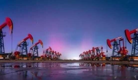 海外新鲜事10月31日,媒体报道称,俄罗斯海运石油出口降至2022年以来最低水