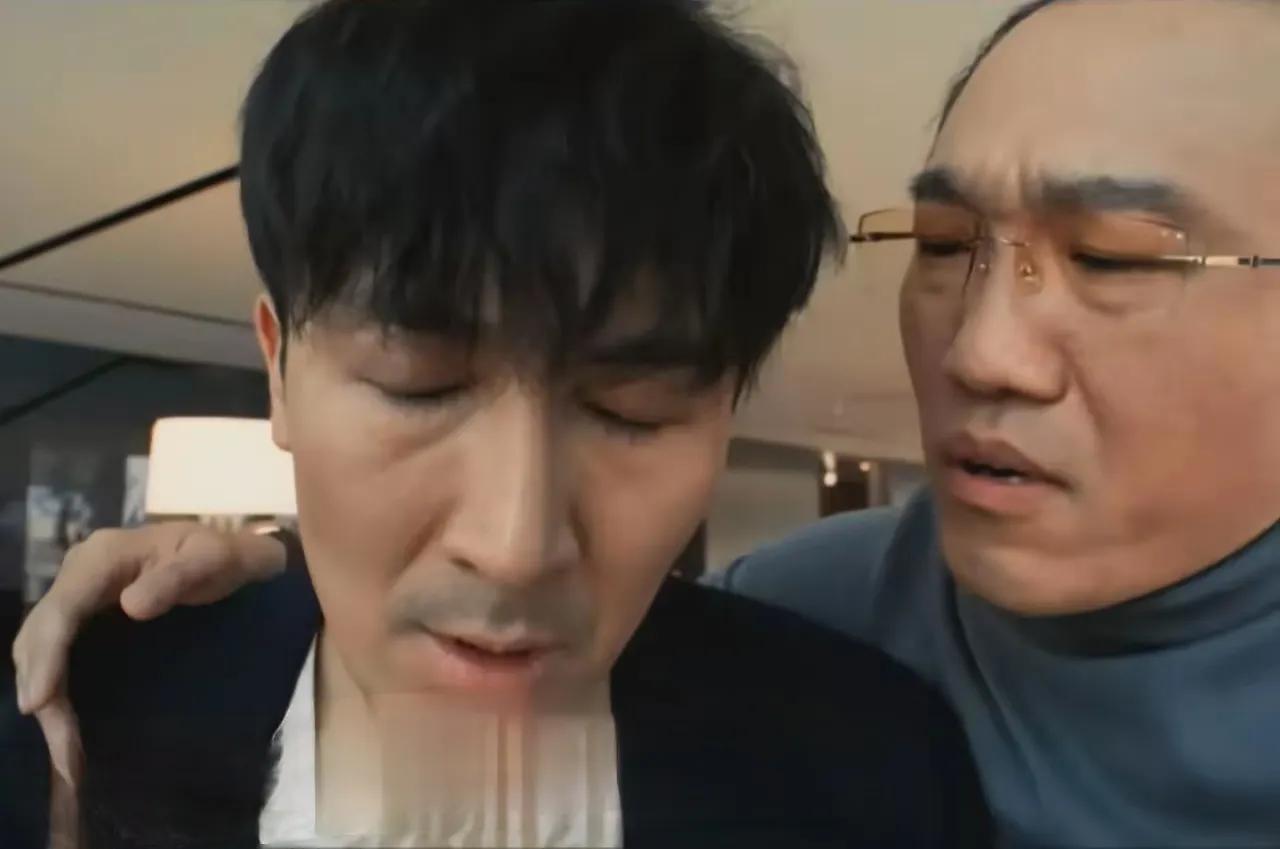 追剧《以法之名》这个戴眼镜的，在陈胜龙吃火锅时发脾气时，别人都吓得战战兢兢