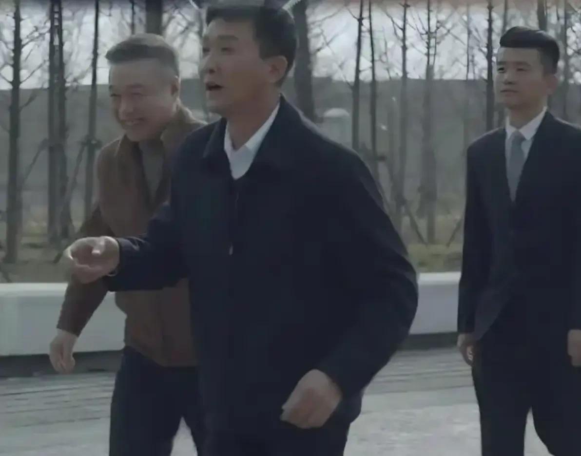 李达康在沙瑞金面前的表现其实挺离谱的…李达康是排名前五的常委，沙瑞金是省一，李