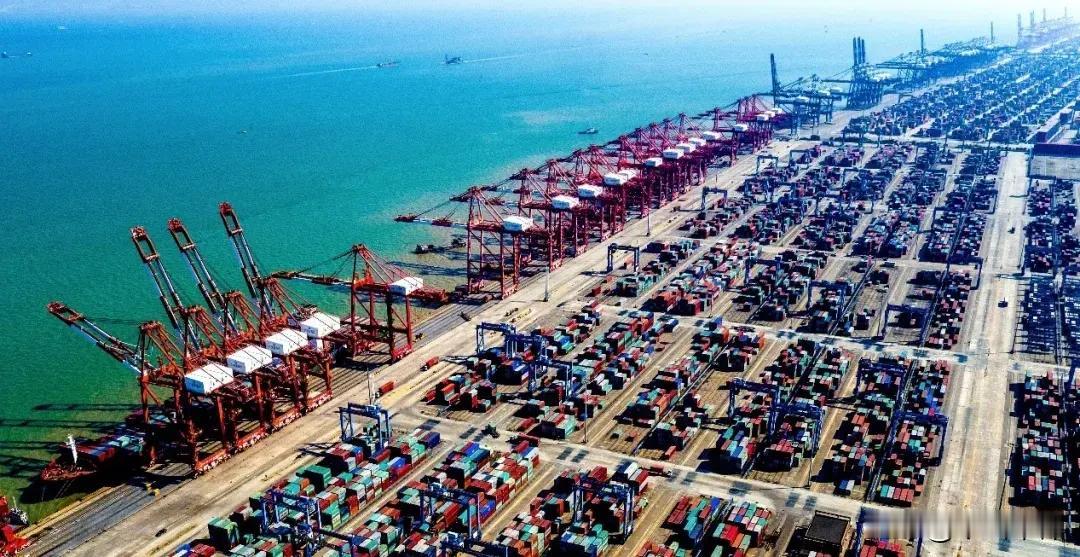 美国终于知道自己是半斤还是八两，看到了中国离开美国依然活得很好！中国公布的数据